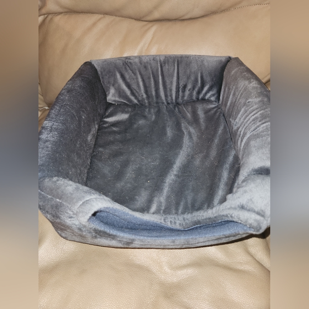 Cat cave/bed - Picture 3 of 4